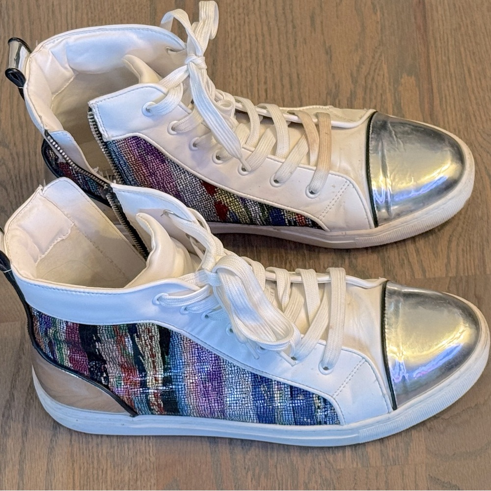 Steve Madden. Men’s 10 Shoes. Good condition. Need new laces.
